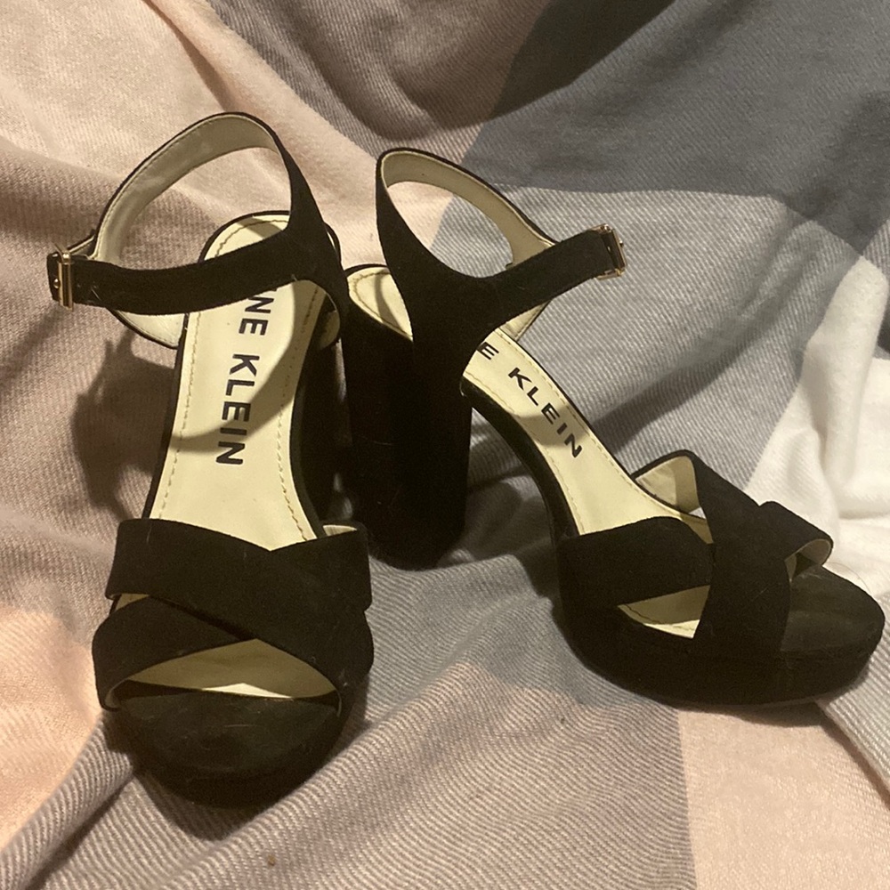 Anne Klein black strappy heels sz 7